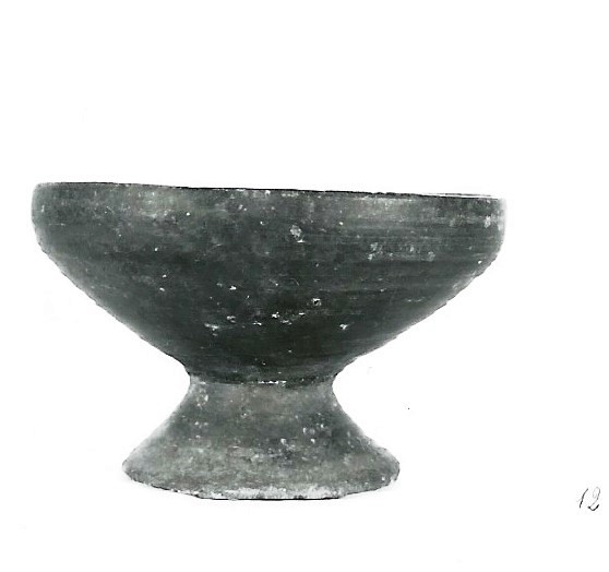 coppa/ su piede - produzione etrusca (VI a.C)