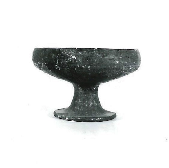 coppa/ su piede - produzione etrusca (VI a.C)