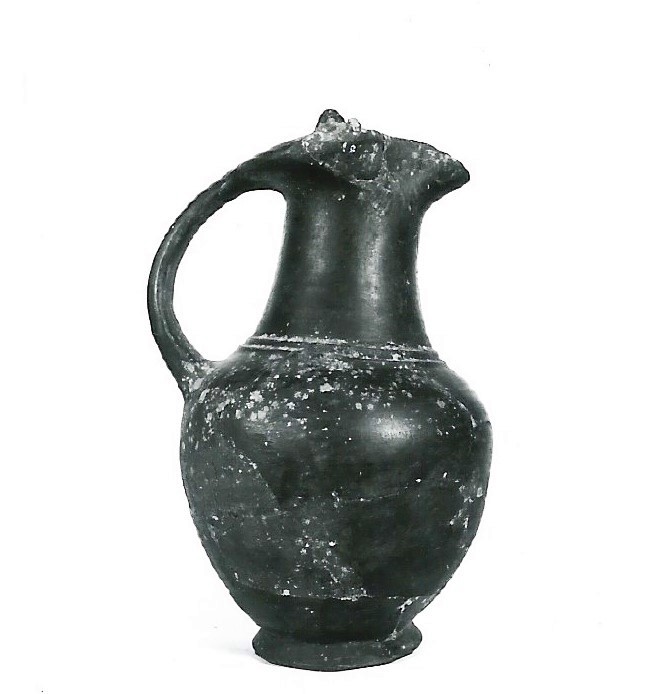 oinochoe/ a bocca trilobata - produzione etrusca (VI a.C)