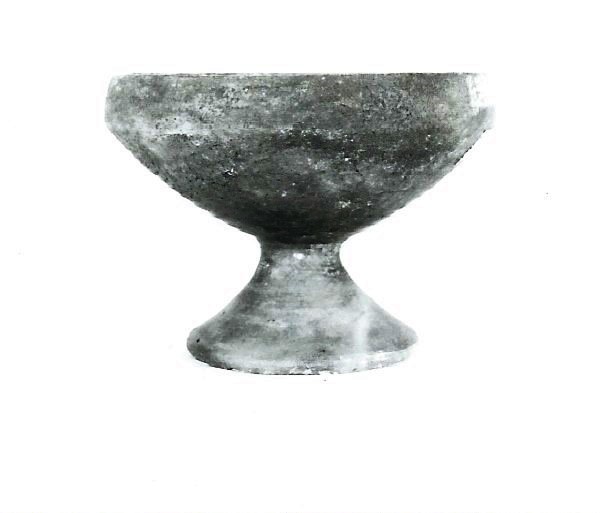 coppa/ su piede - produzione etrusca (VI a.C)