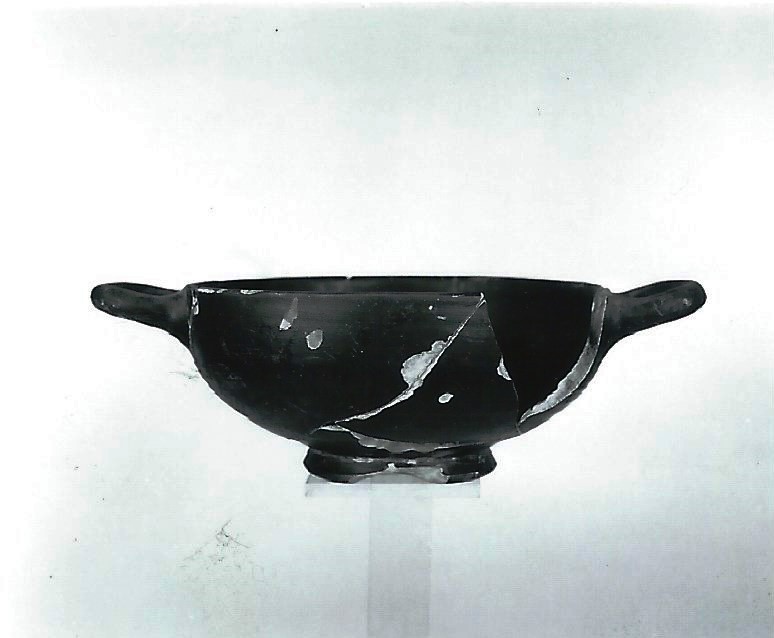 kylix, Pasquinucci 82 - produzine aretina Morel tipo D (inizio/ metà III-II a.C)