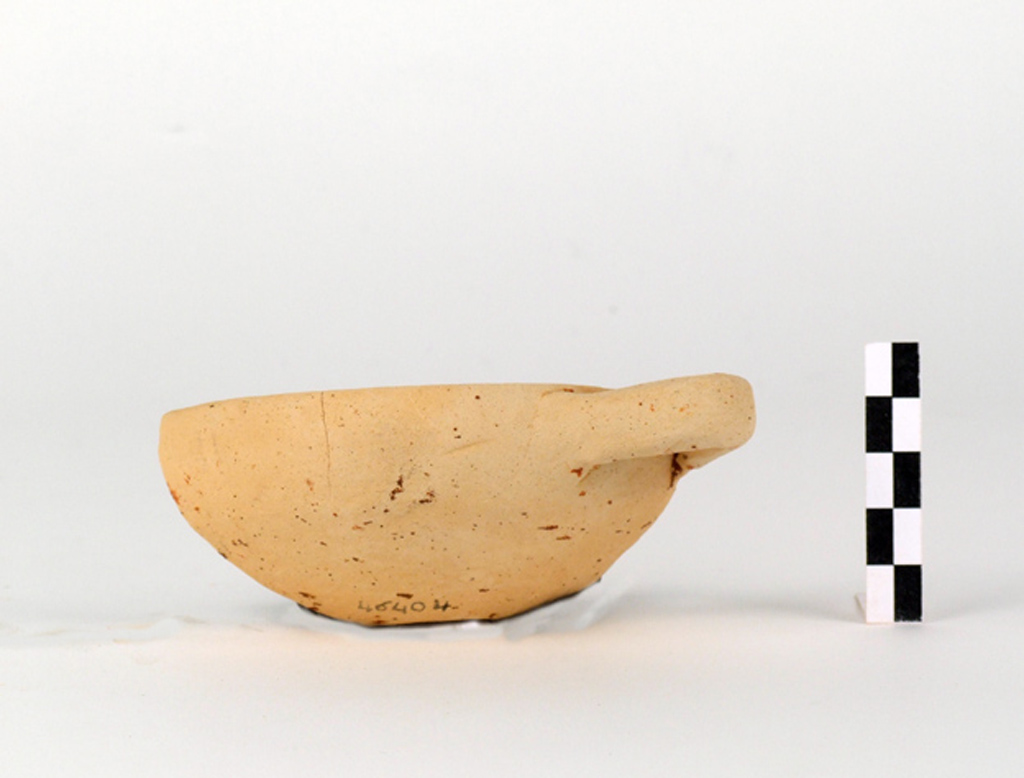 Coppetta monoansata - produzione messapica (fine/ inizio secc. VI/ V a.C)