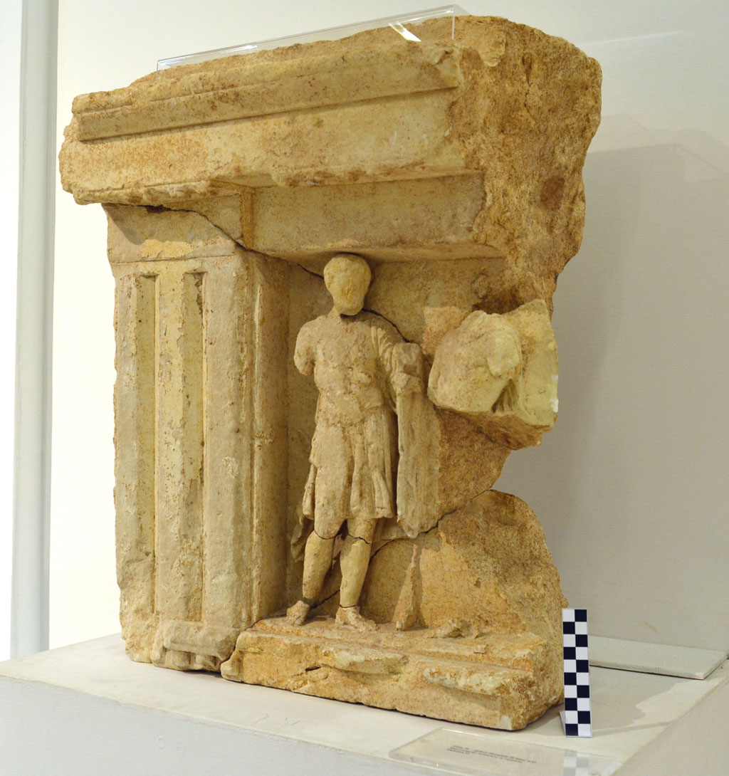 naiskos/ metopa - produzione tarantina (fine/ inizio secc. IV/ III a.C)