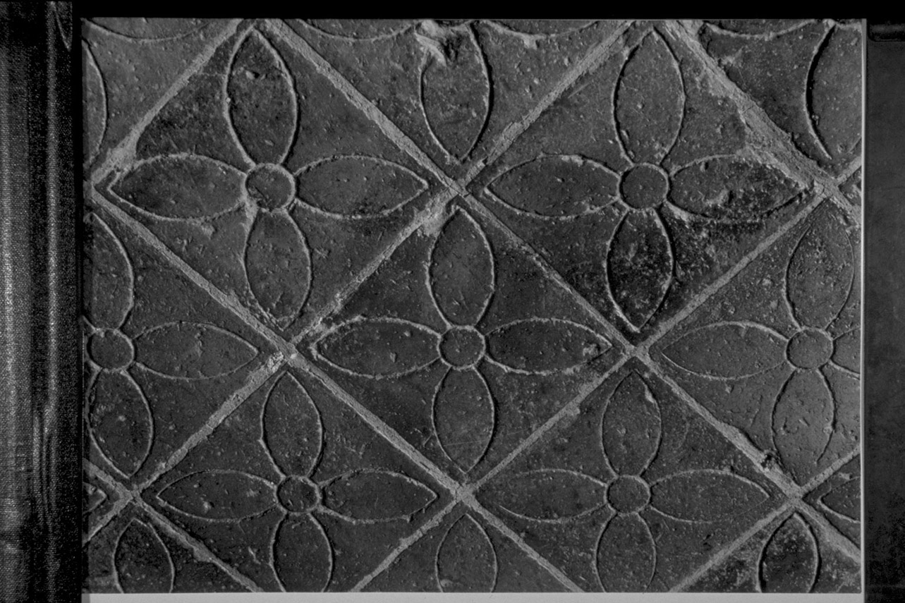 motivi decorativi (pavimento a mattonelle, opera isolata) - bottega Italia centrale (seconda metà sec. XV)
