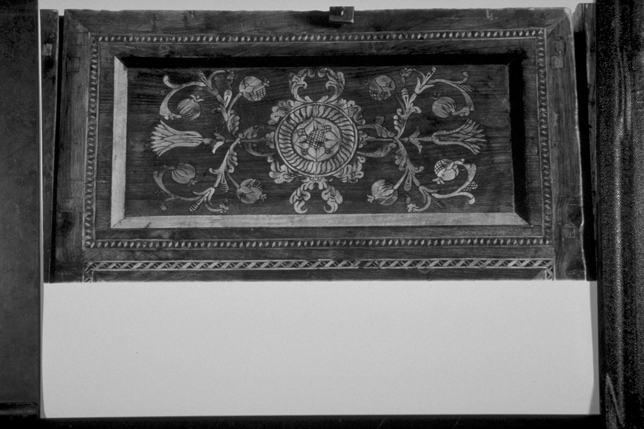motivi decorativi vegetali (decorazione a intarsio, elemento d'insieme) di Mariotto di Paolo Sensi detto Terzuolo (attribuito) - bottega Italia centrale (seconda metà sec. XV)