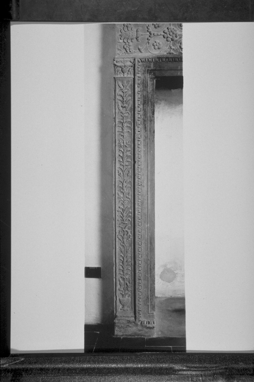 motivi decorativi vegetali (pilastrino, elemento d'insieme) - bottega Italia centrale (seconda metà sec. XV)