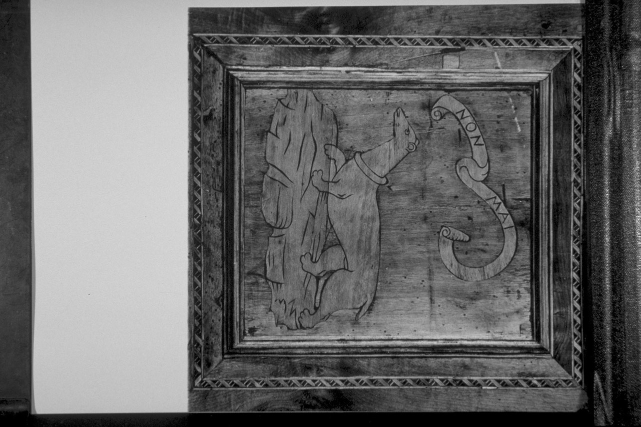 Ermellino, emblema di Federico da Montefeltro (ermellino) (decorazione a intarsio, elemento d'insieme) - bottega Italia centrale (seconda metà sec. XV)