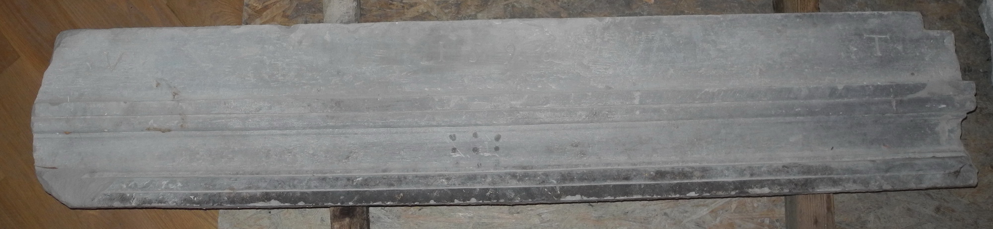 architrave di caminetto, frammento - ambito Italia centrale (fine sec. XVI)