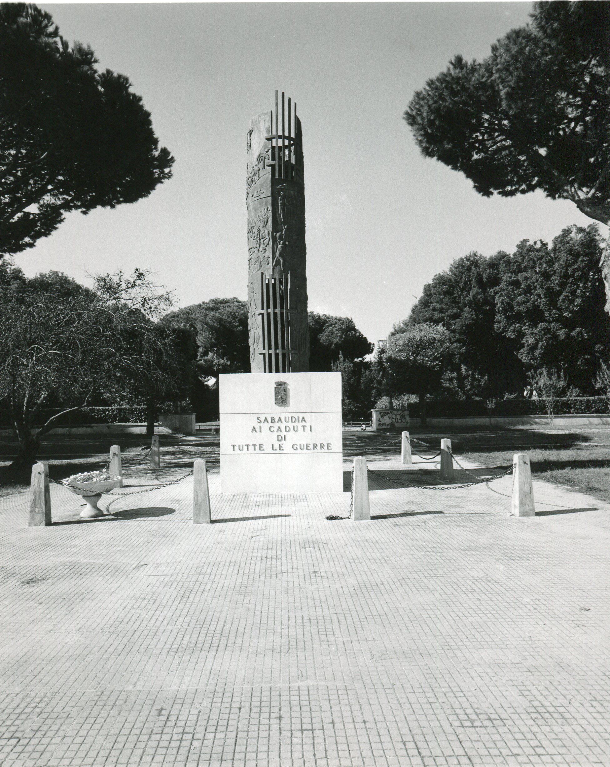 monumento ai caduti di Macrì Giuseppe (sec. XX)