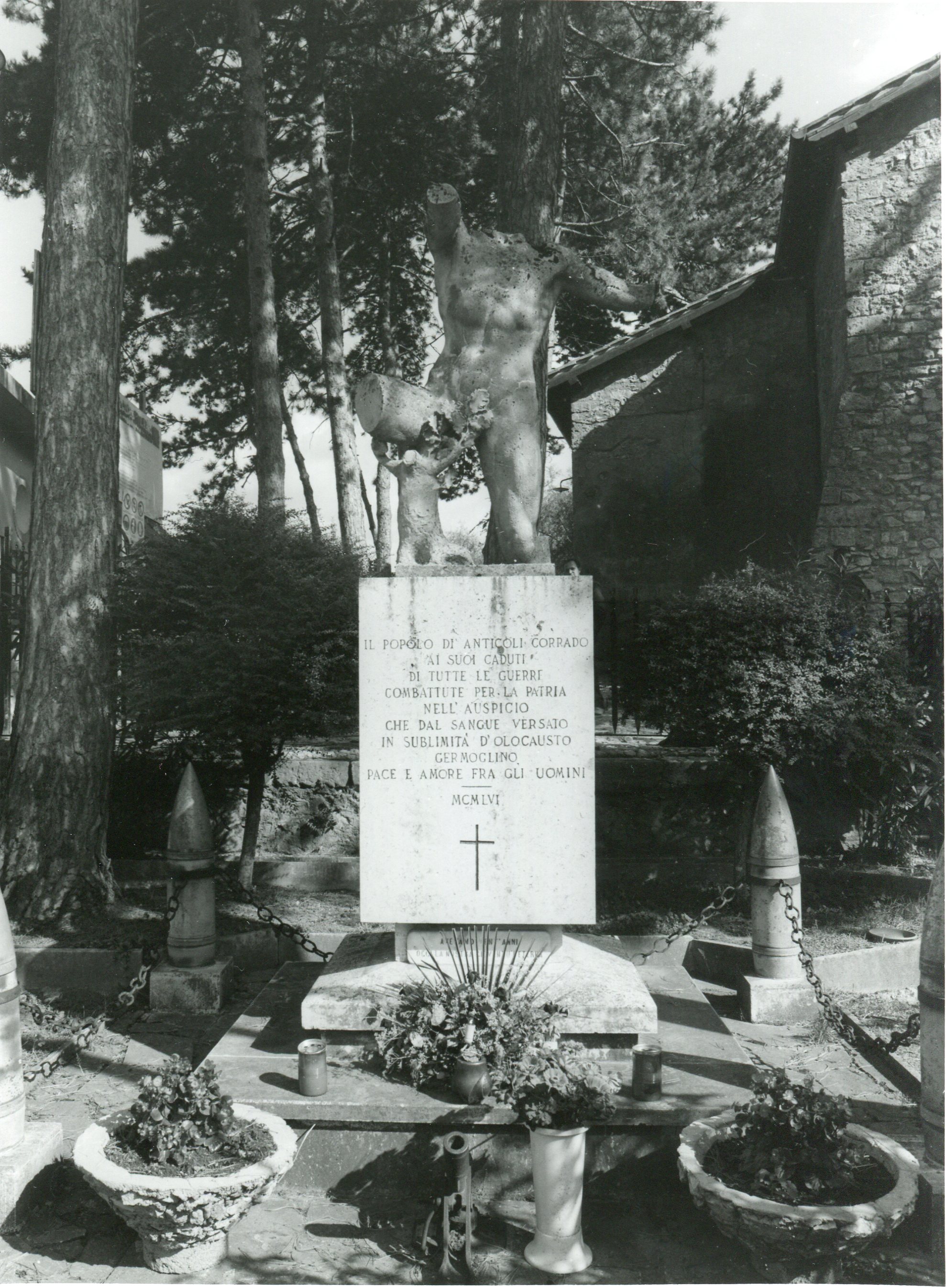 busto maschile nudo (monumento ai caduti) - ambito laziale (sec. XX)
