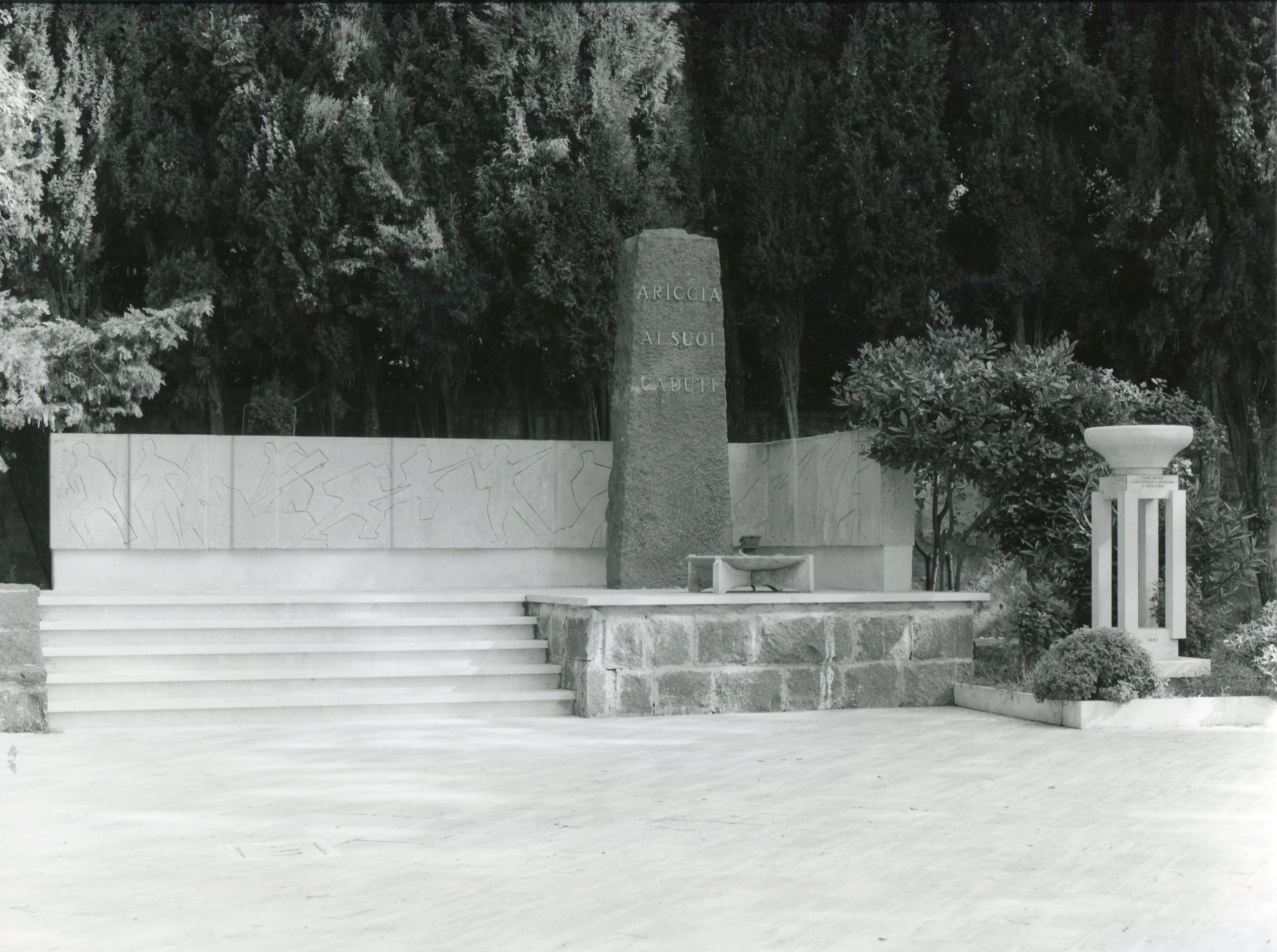 monumento ai caduti - a cippo - ambito laziale (sec. XX)