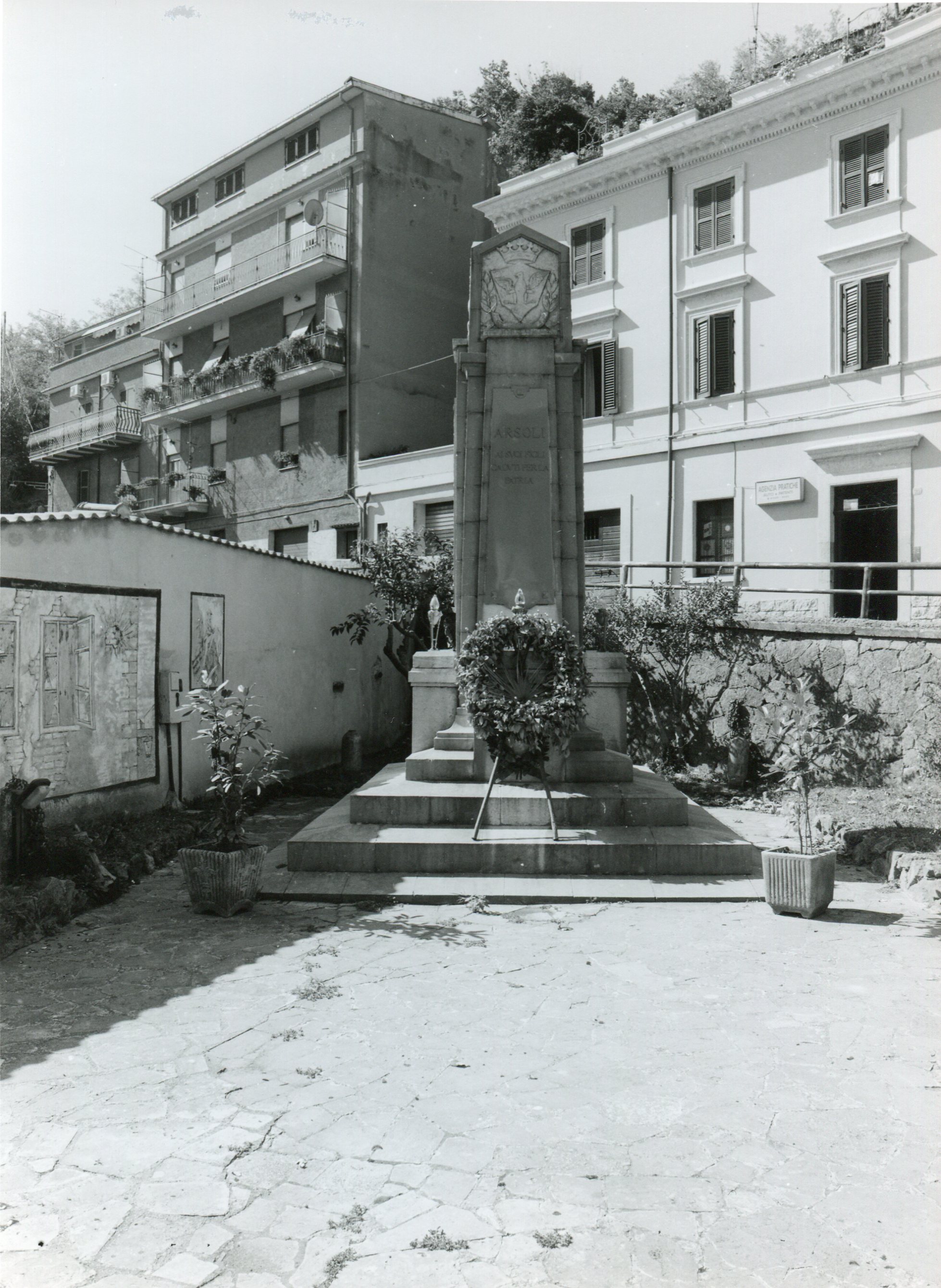 monumento ai caduti - a stele di FOSCHINI, Arnaldo (sec. XX)