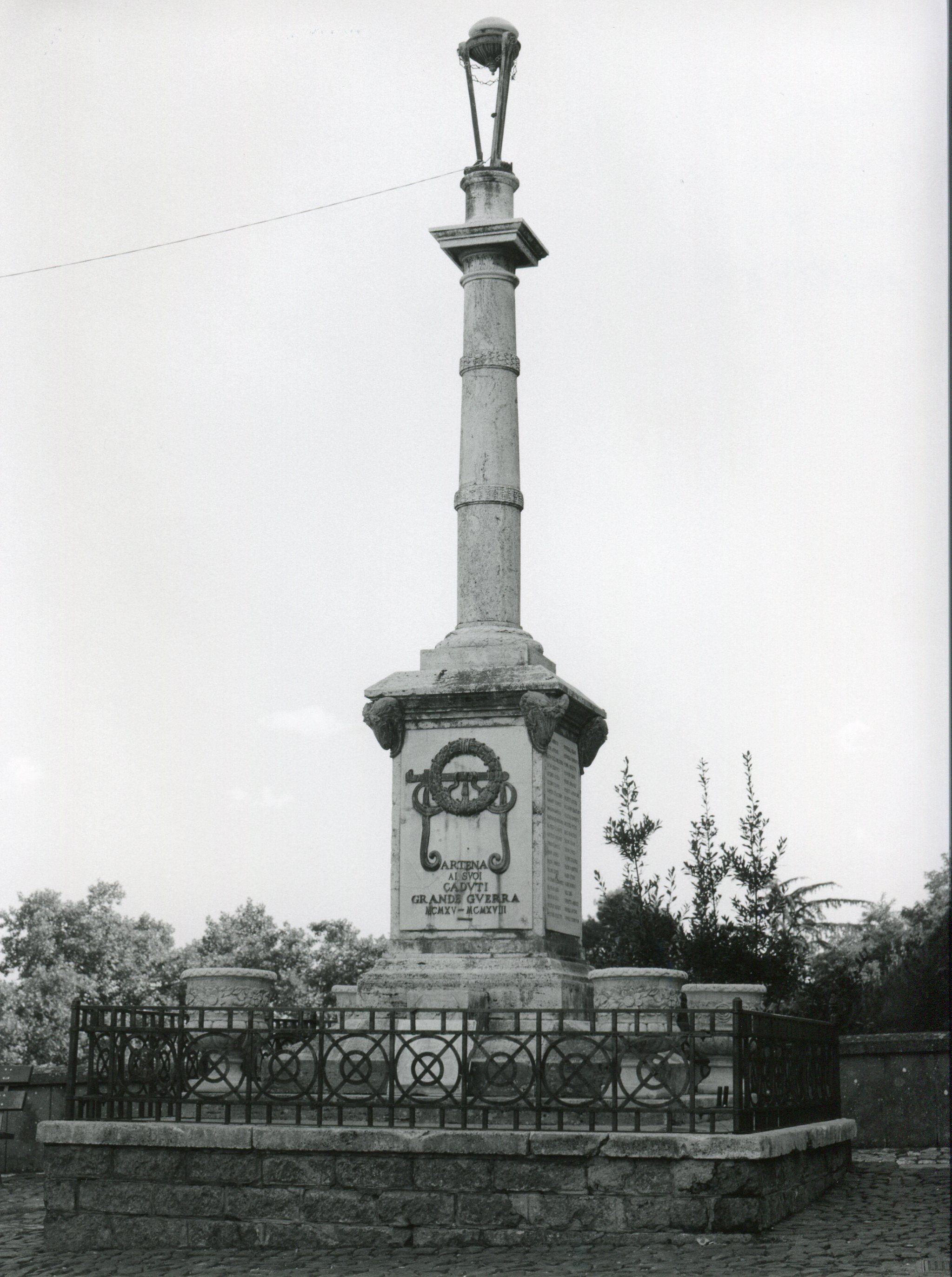 monumento ai caduti - a colonna - ambito romano (sec. XX)