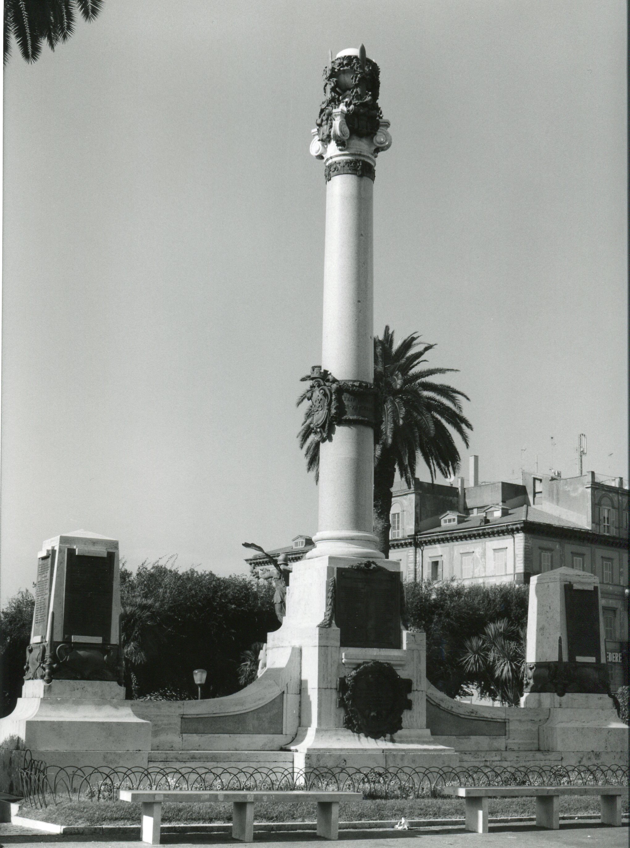 allegoria della Vittoria (monumento ai caduti - a fontana) di Bazzani Cesare, Morescalchi Bernardo (sec. XX)