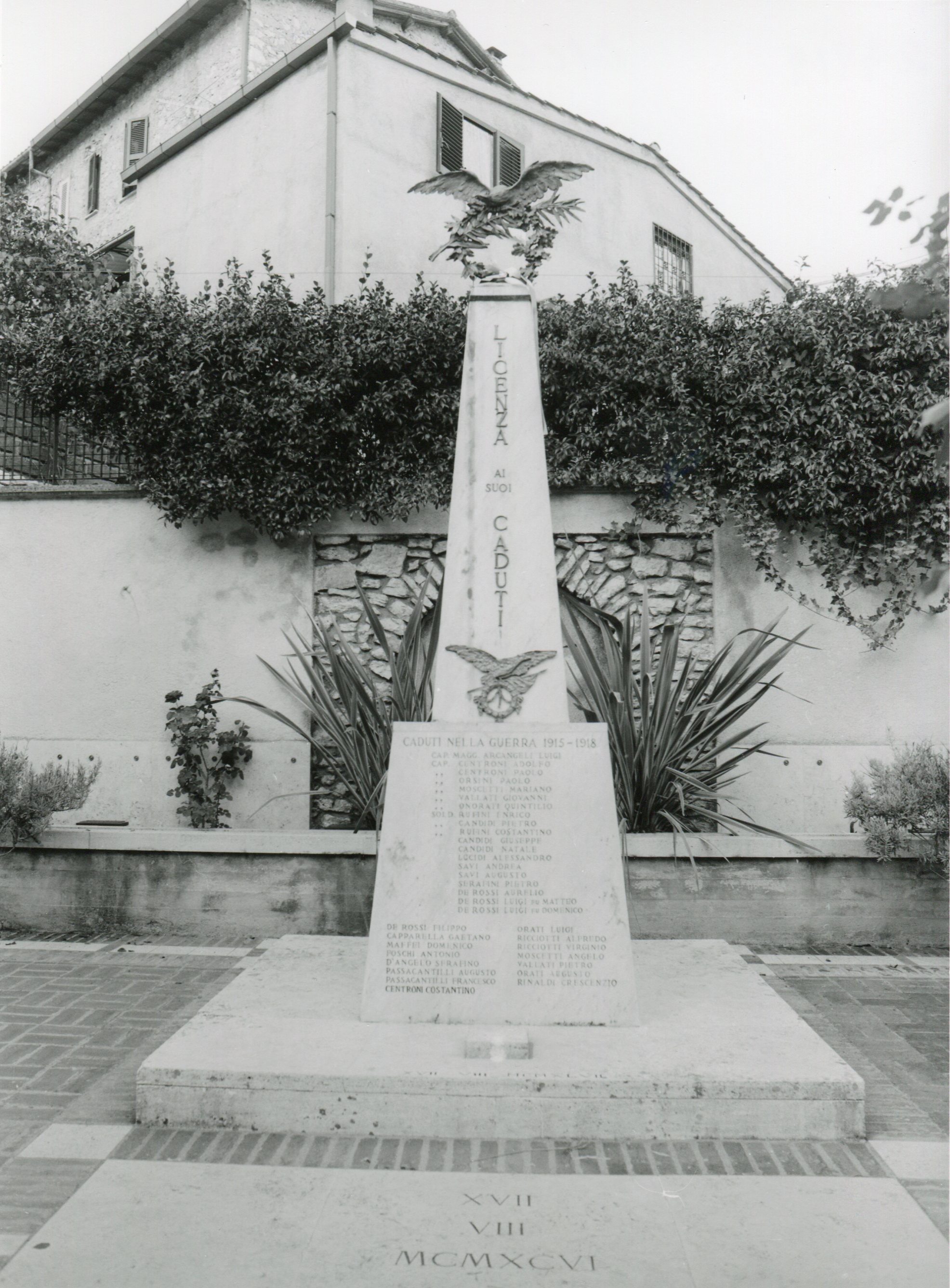 allegoria della Vittoria come aquila (monumento ai caduti - ad obelisco) - ambito laziale (sec. XX)