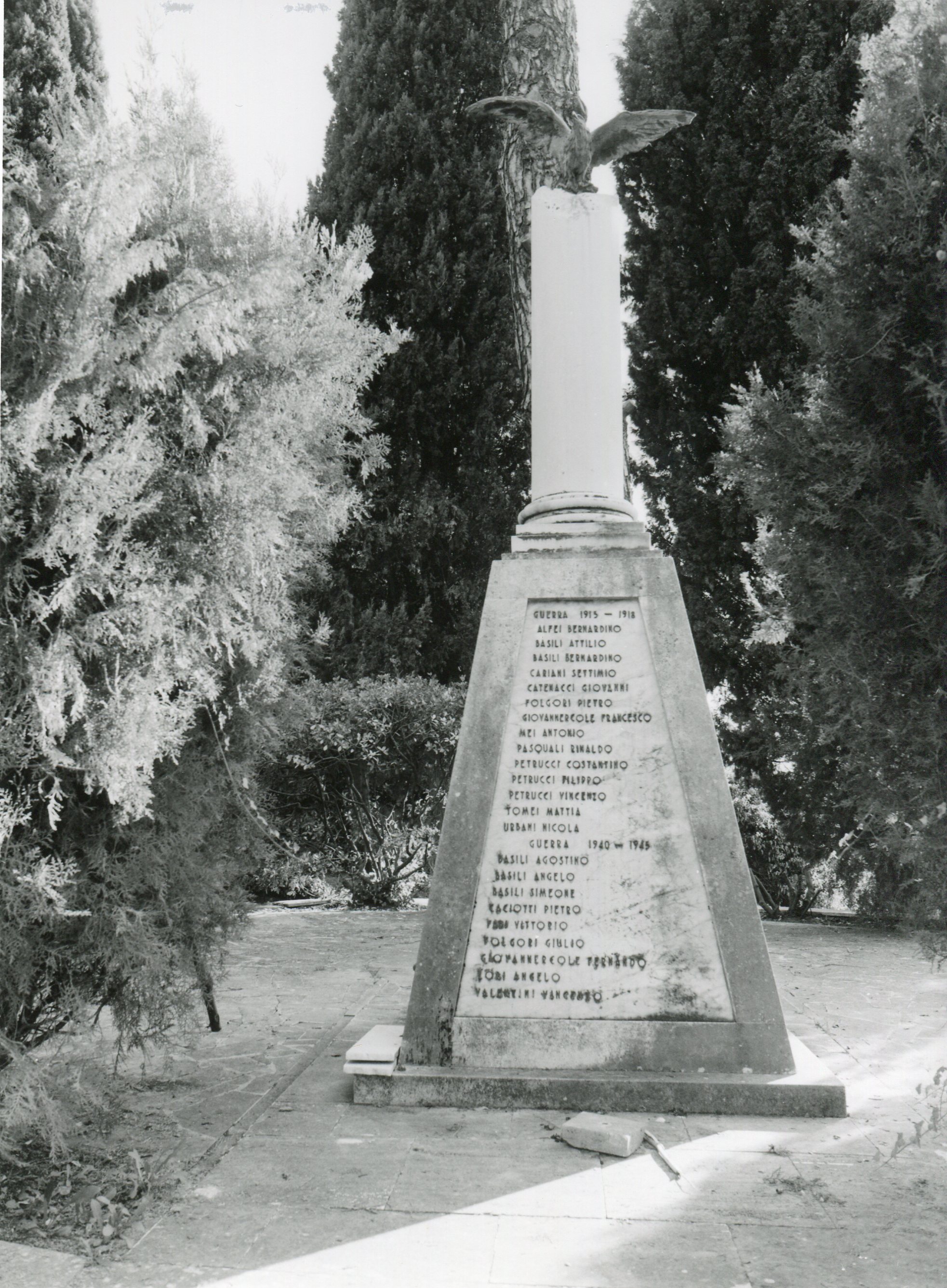 allegoria della Vittoria come aquila (monumento ai caduti - a colonna spezzata) - ambito romano (sec. XX)