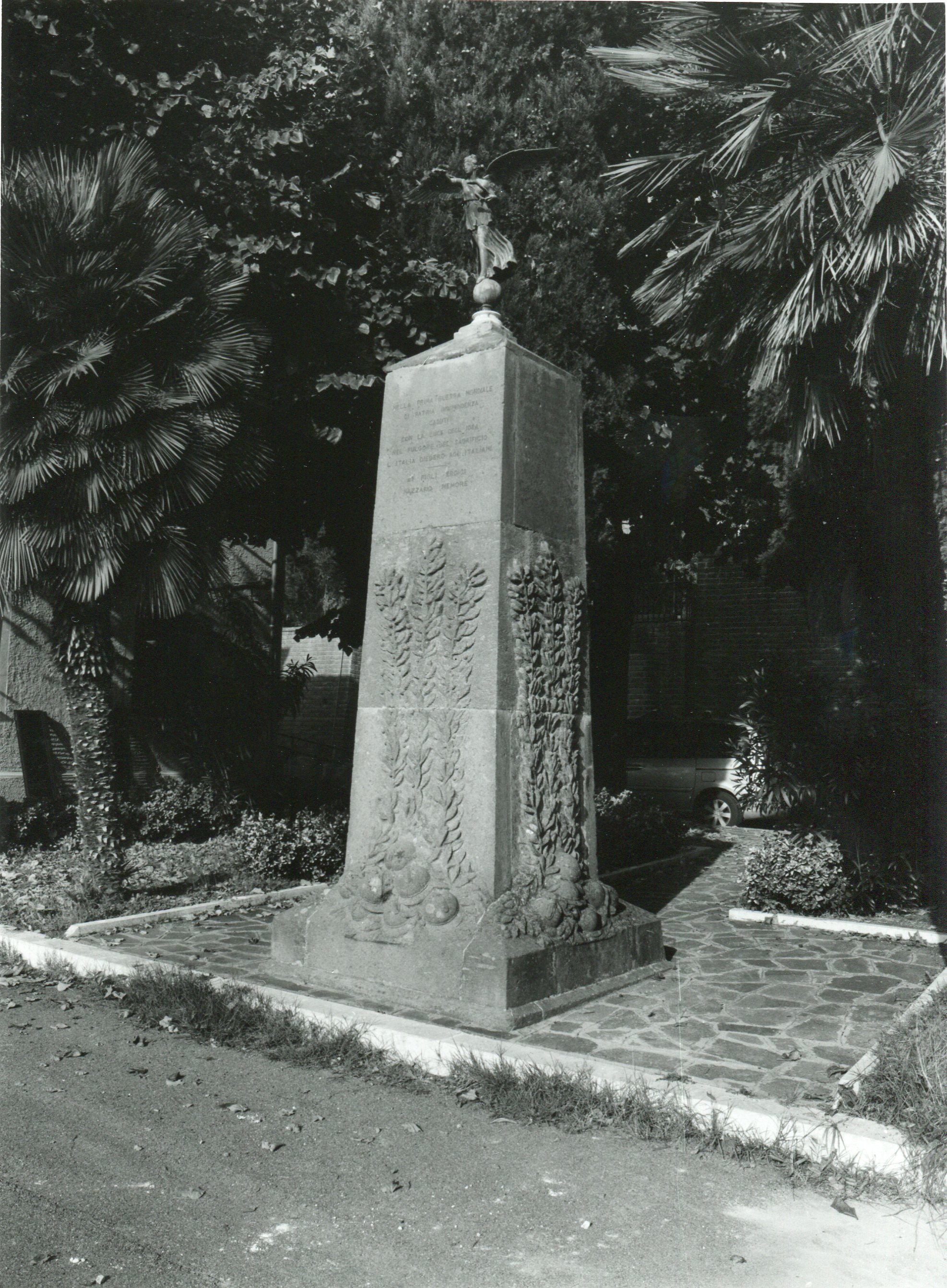 allegoria della Vittoria (monumento ai caduti - ad obelisco) di Petrucci Mario (sec. XX)