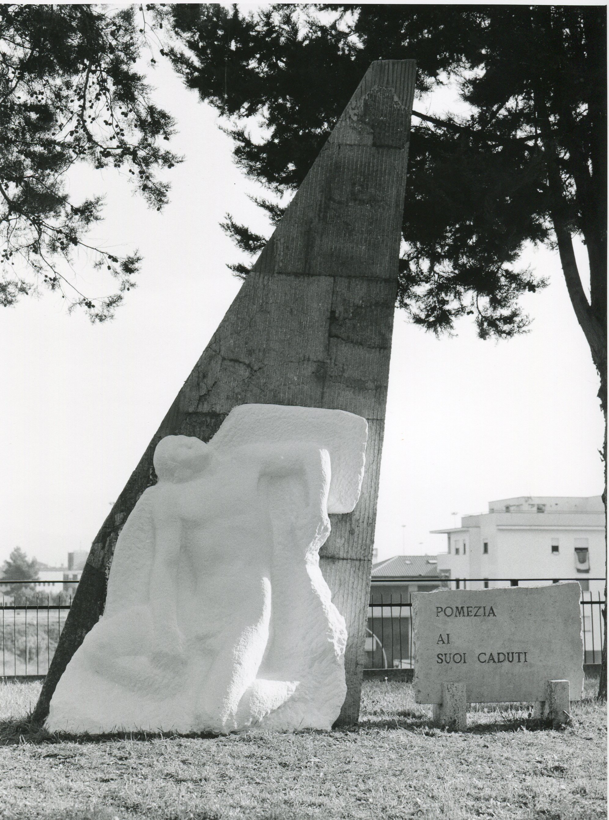 allegoria della morte del soldato (monumento ai caduti) - ambito romano (sec. XX)