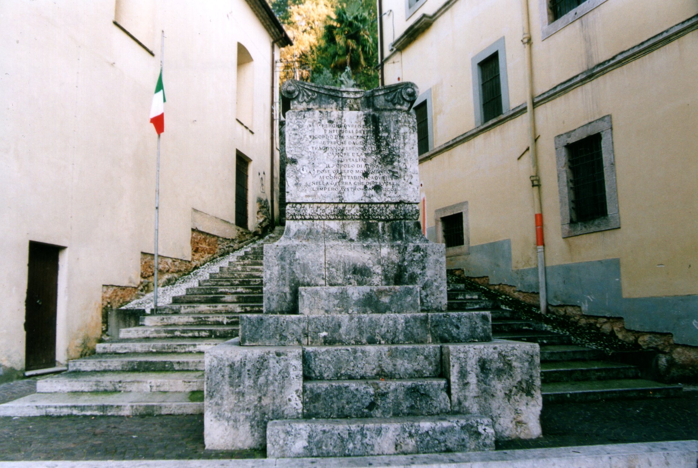 monumento ai caduti - ad ara - ambito laziale (sec. XX)