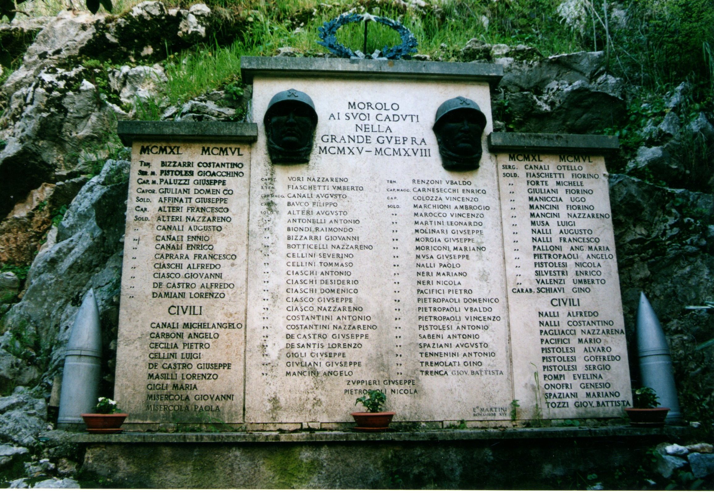 teste di soldato (monumento ai caduti - a lapide) di Martini Enrico (sec. XX)