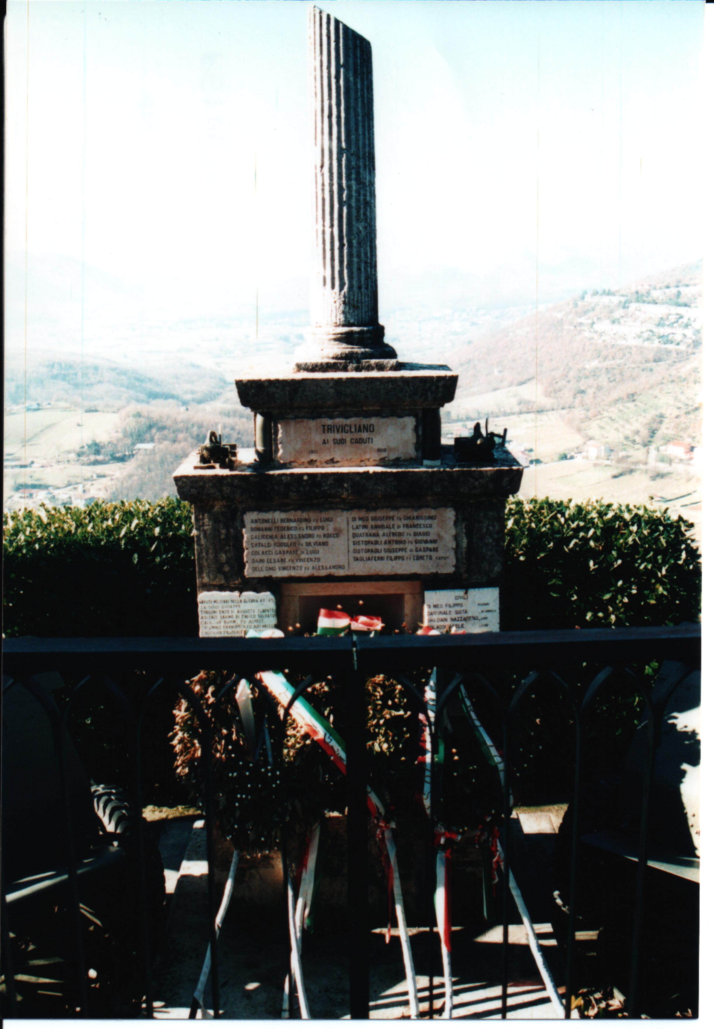 monumento ai caduti - a colonna spezzata - ambito laziale (sec. XX, sec. XX)