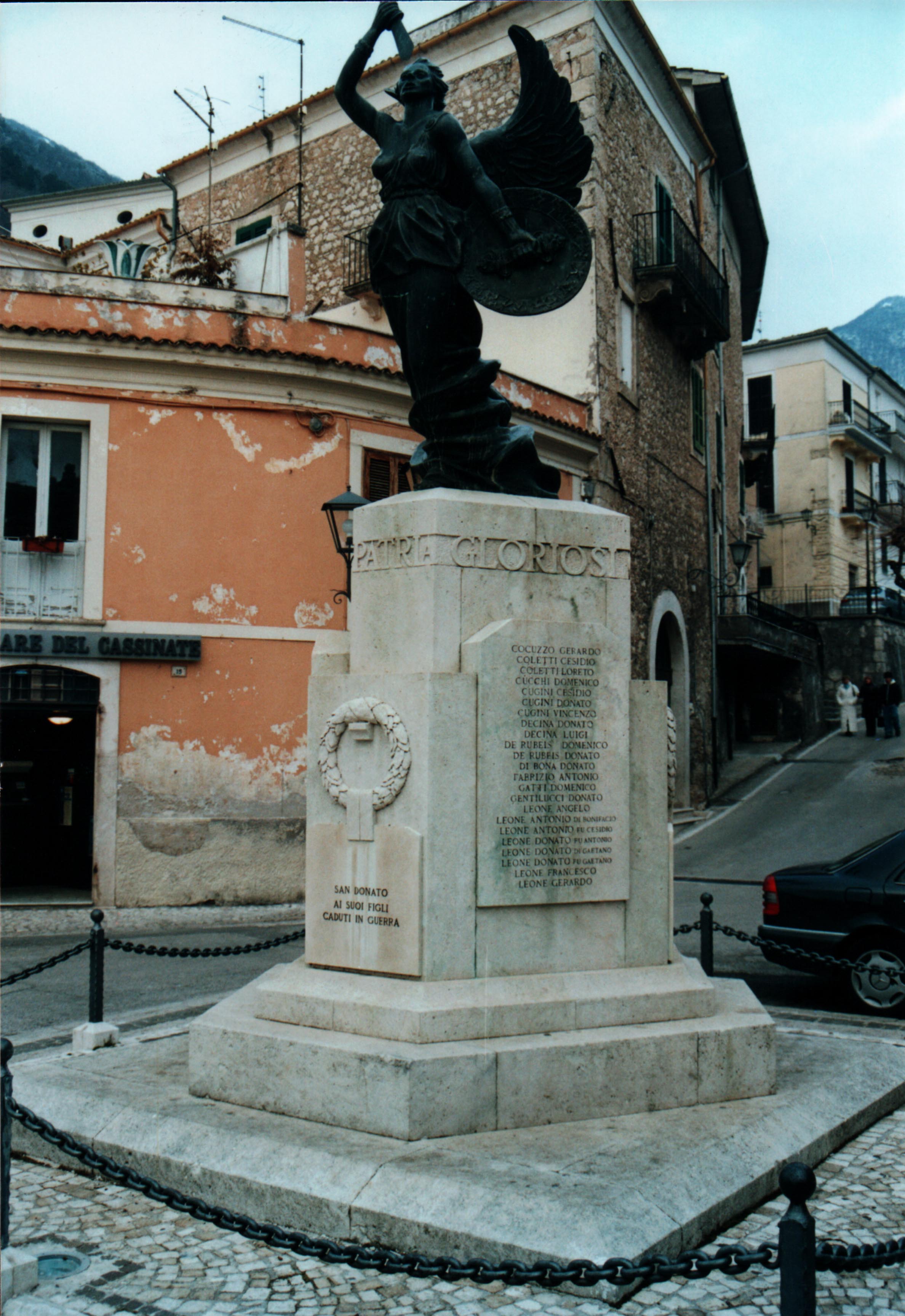 allegoria della Vittoria (monumento ai caduti - a basamento) di Parisi Francesco - ambito laziale (sec. XX)