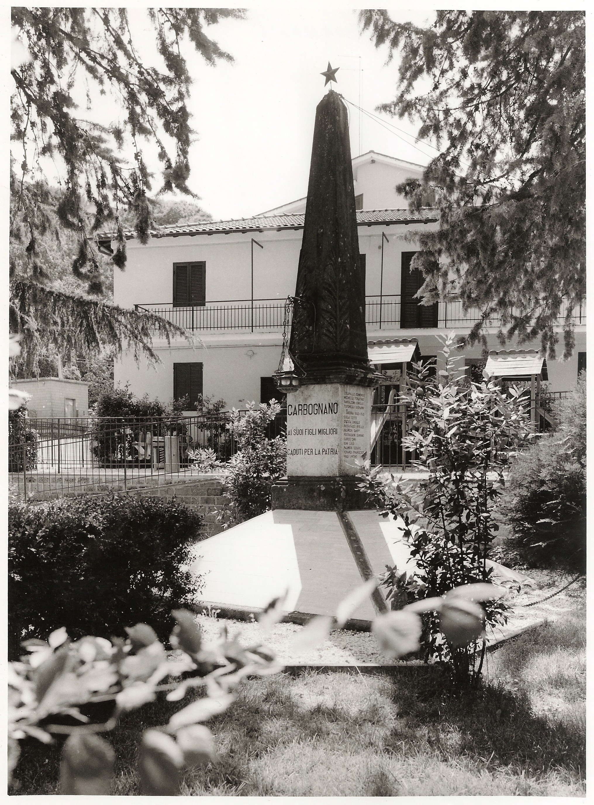 monumento ai caduti - ad obelisco - ambito viterbese (sec. XX)