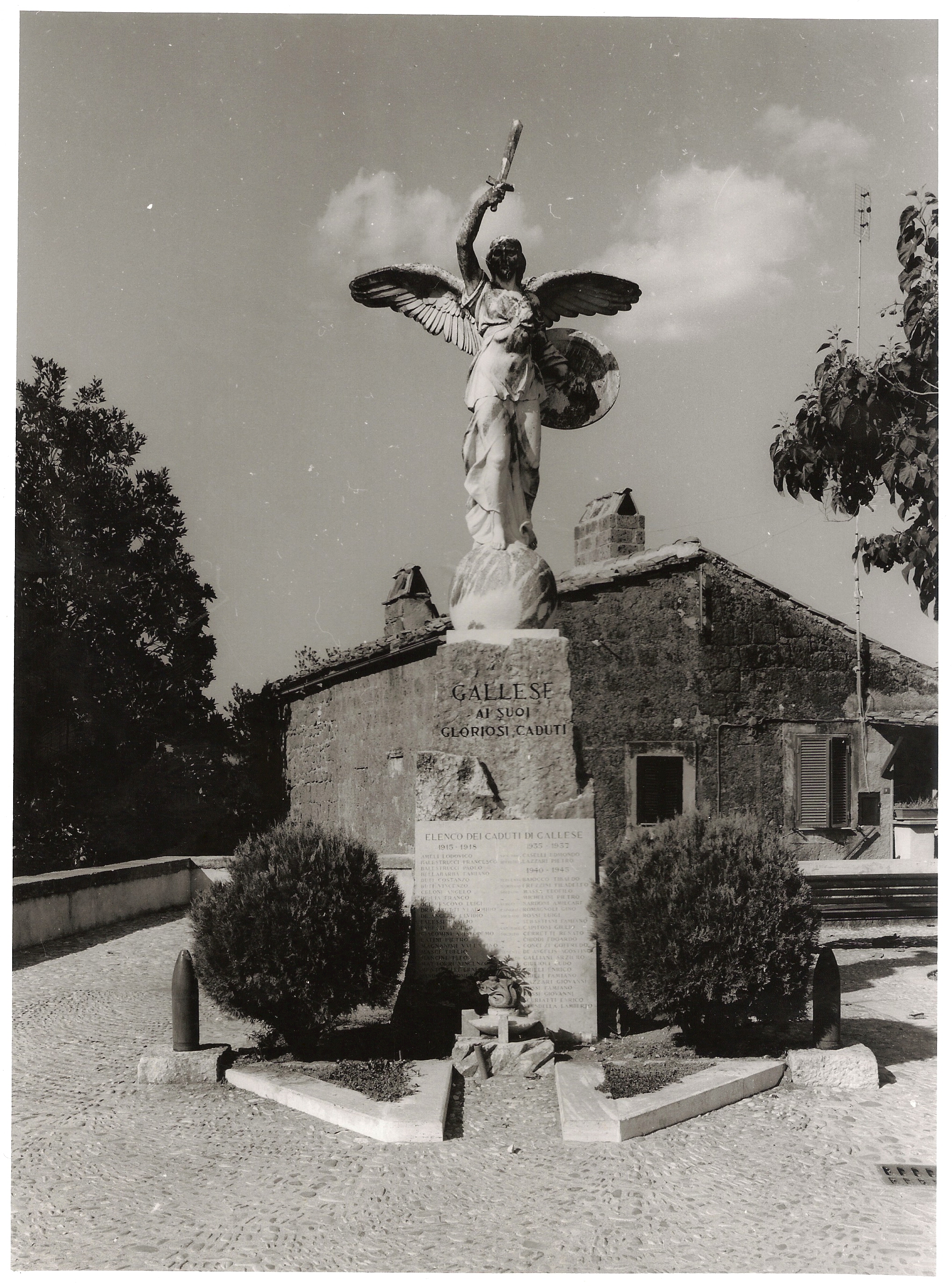 allegoria della Vittoria (monumento ai caduti) di Ciocchetti Giuseppe (sec. XX)