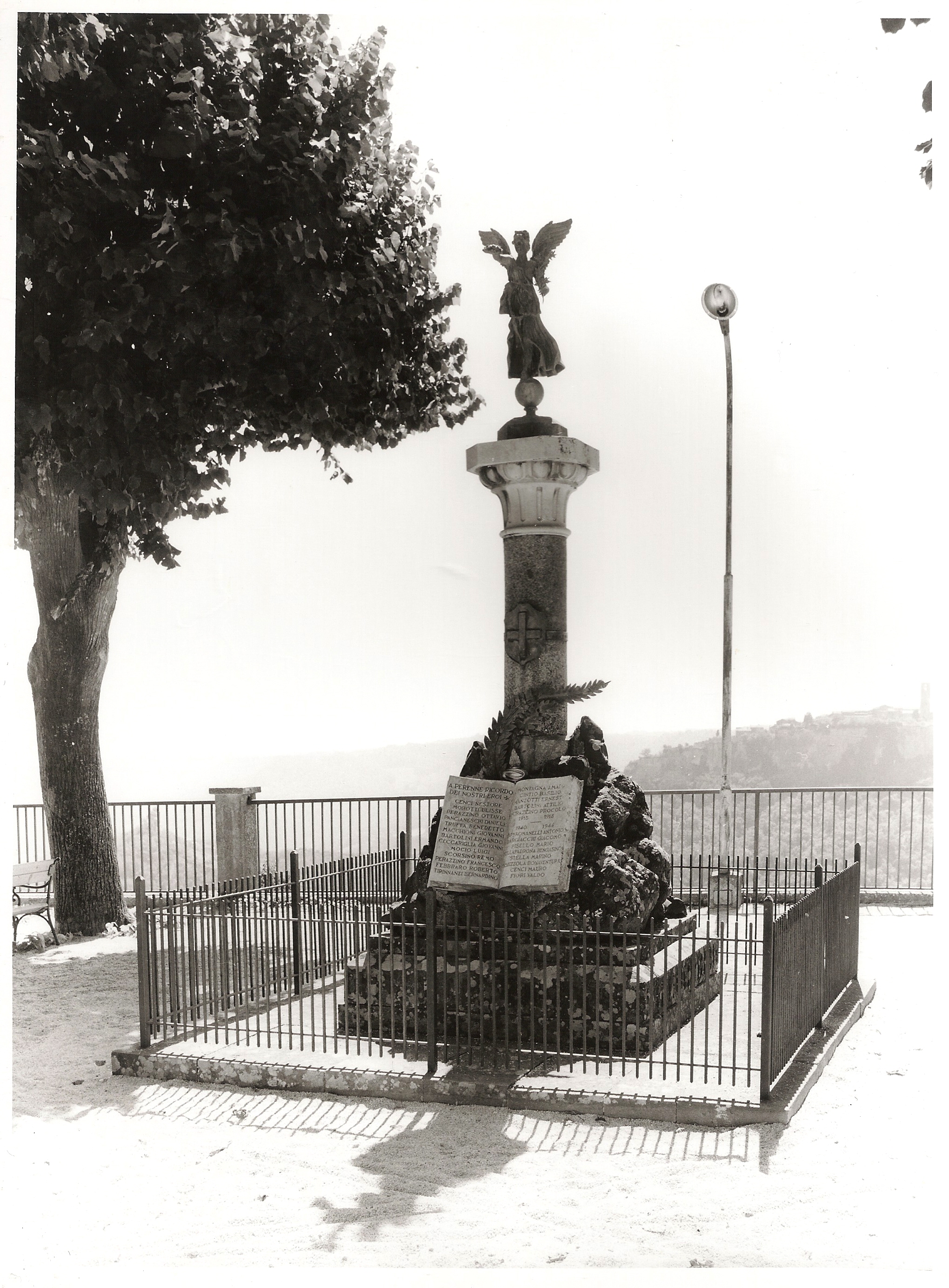 allegoria della Vittoria (monumento ai caduti - a colonna) - ambito viterbese (sec. XX)