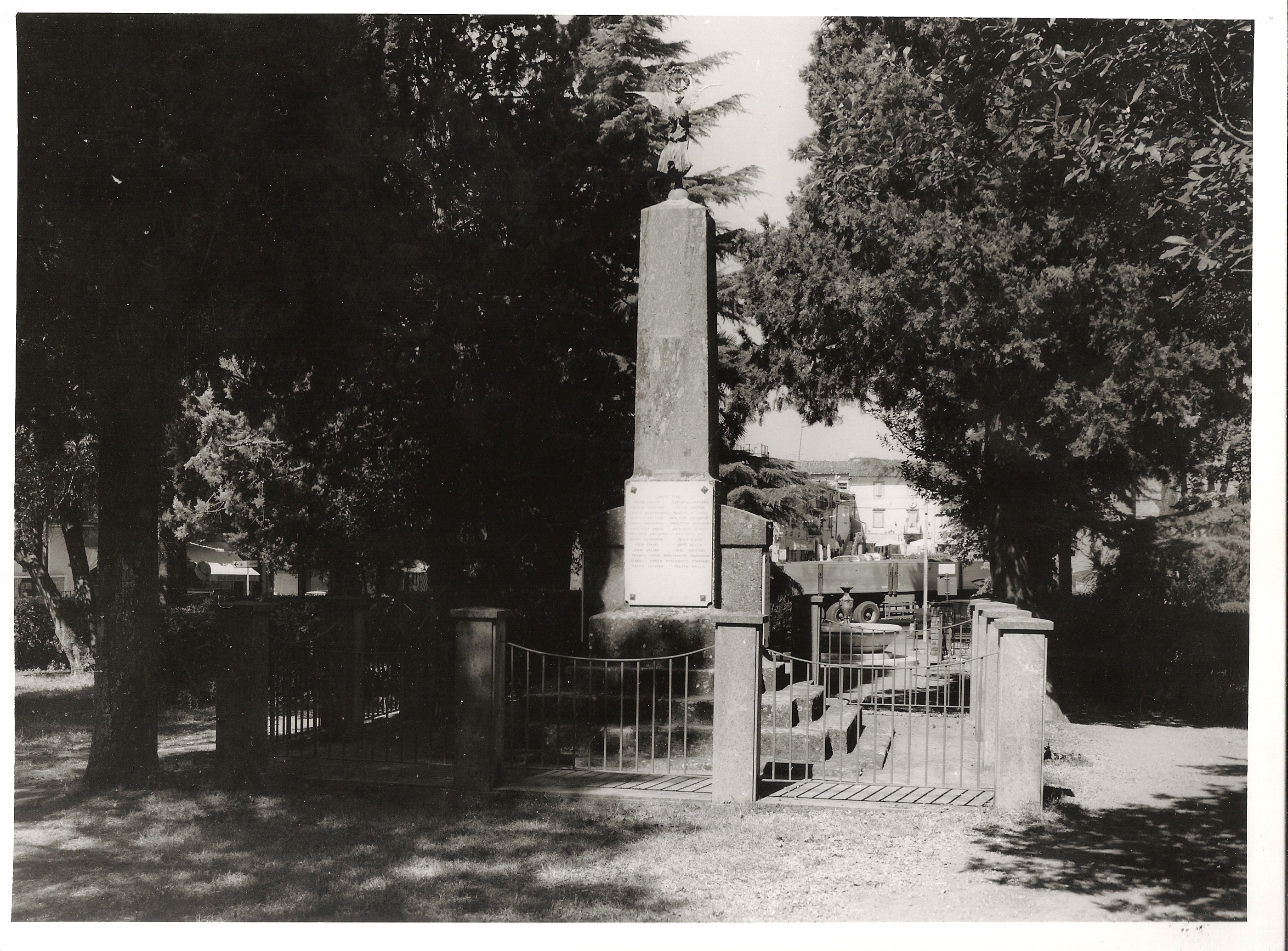 allegoria della Vittoria (monumento ai caduti - ad obelisco) - ambito viterbese (sec. XX)
