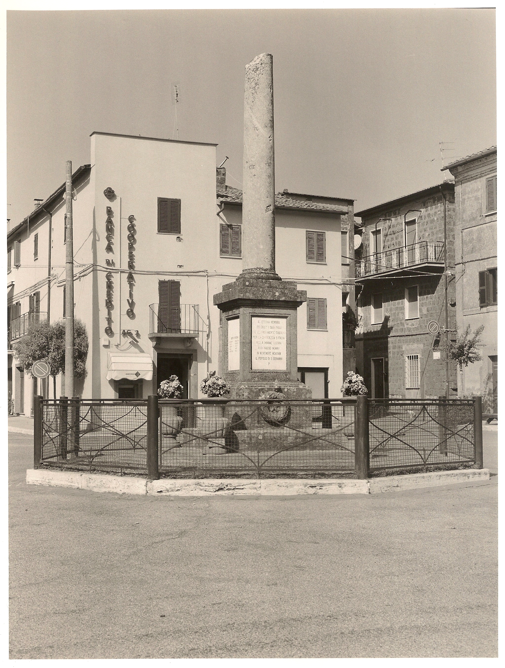 monumento ai caduti - a colonna spezzata - ambito viterbese (sec. XX)