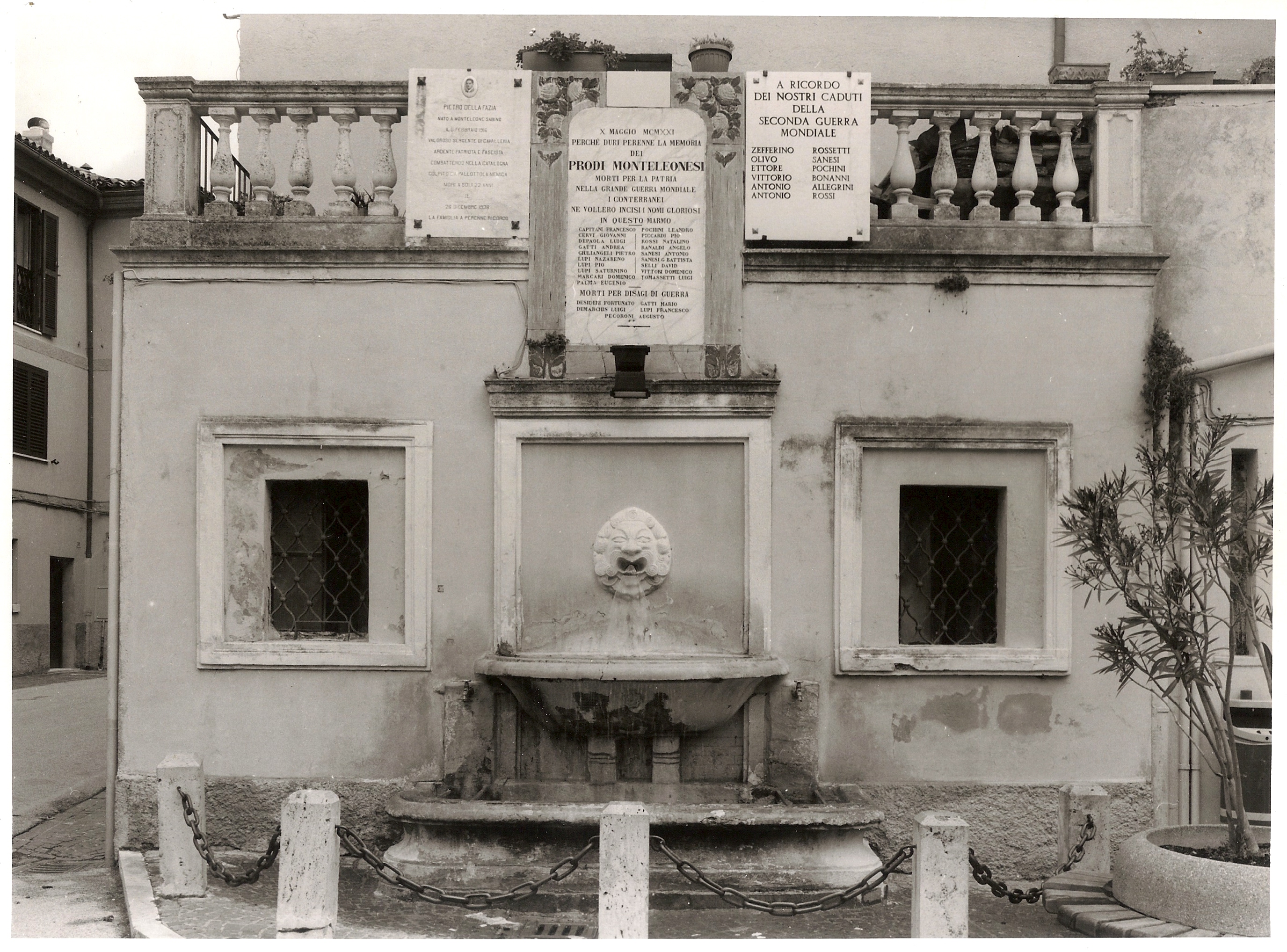 monumento ai caduti - a fontana - ambito laziale (sec. XX)