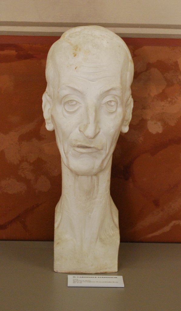 Il cardinale Stepinach, Ritratto del cardinale Stepinach (scultura) di Froni Luigi (metà XX)