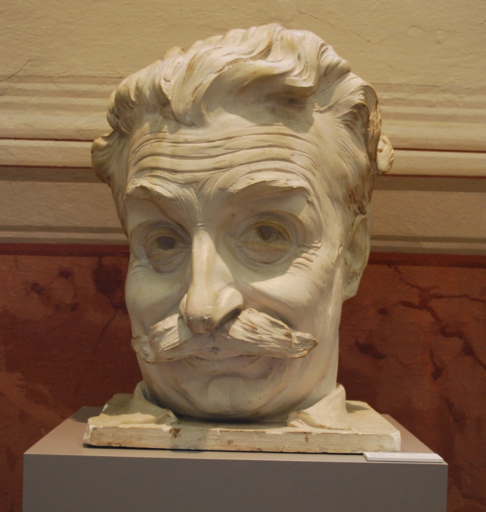 Giovannino Guareschi, Ritratto di Giovanni Guareschi (scultura) di Froni Luigi (metà XX)