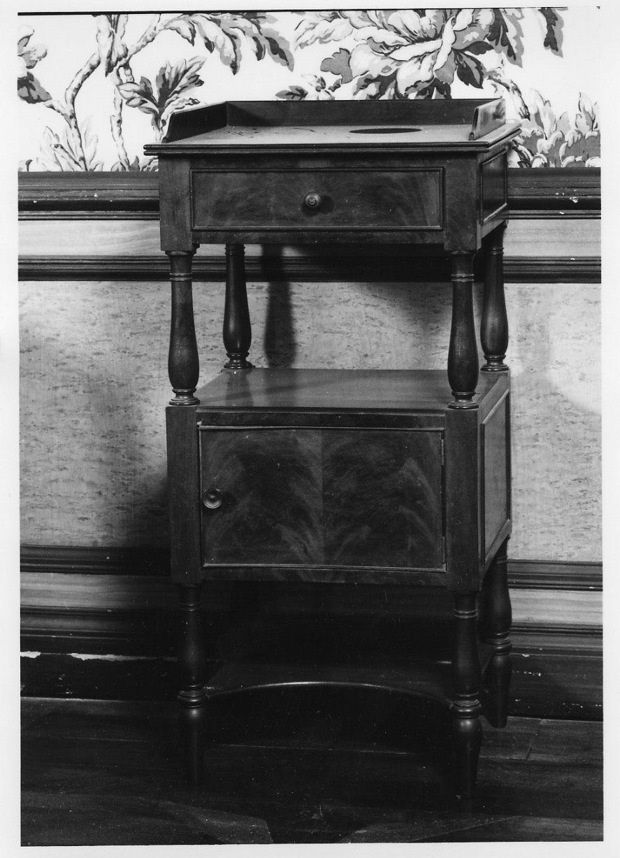 comodino, opera isolata - ambito piemontese (secondo quarto sec. XIX)