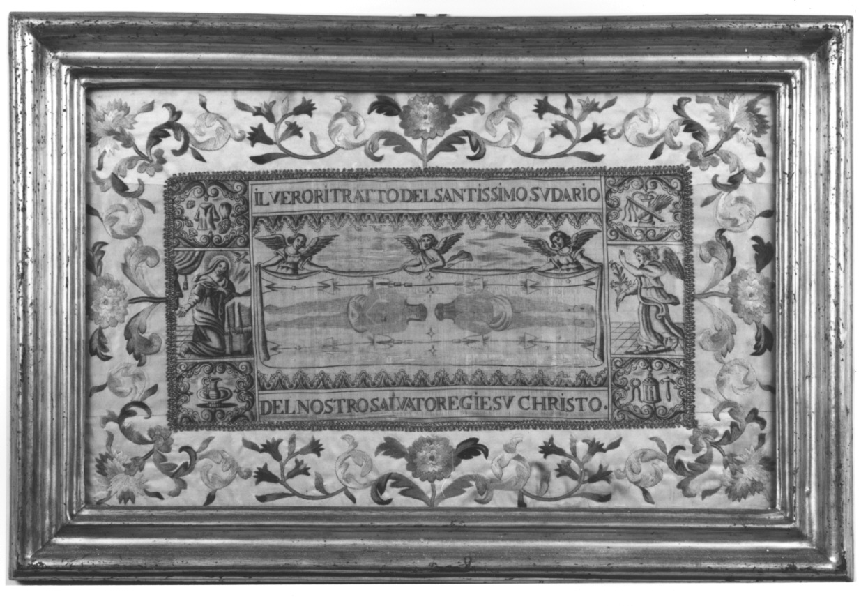Sacra Sindone sorretta da angioletti con Annunciazione e simboli della Passione (stampa) - ambito piemontese (primo quarto sec. XVII)