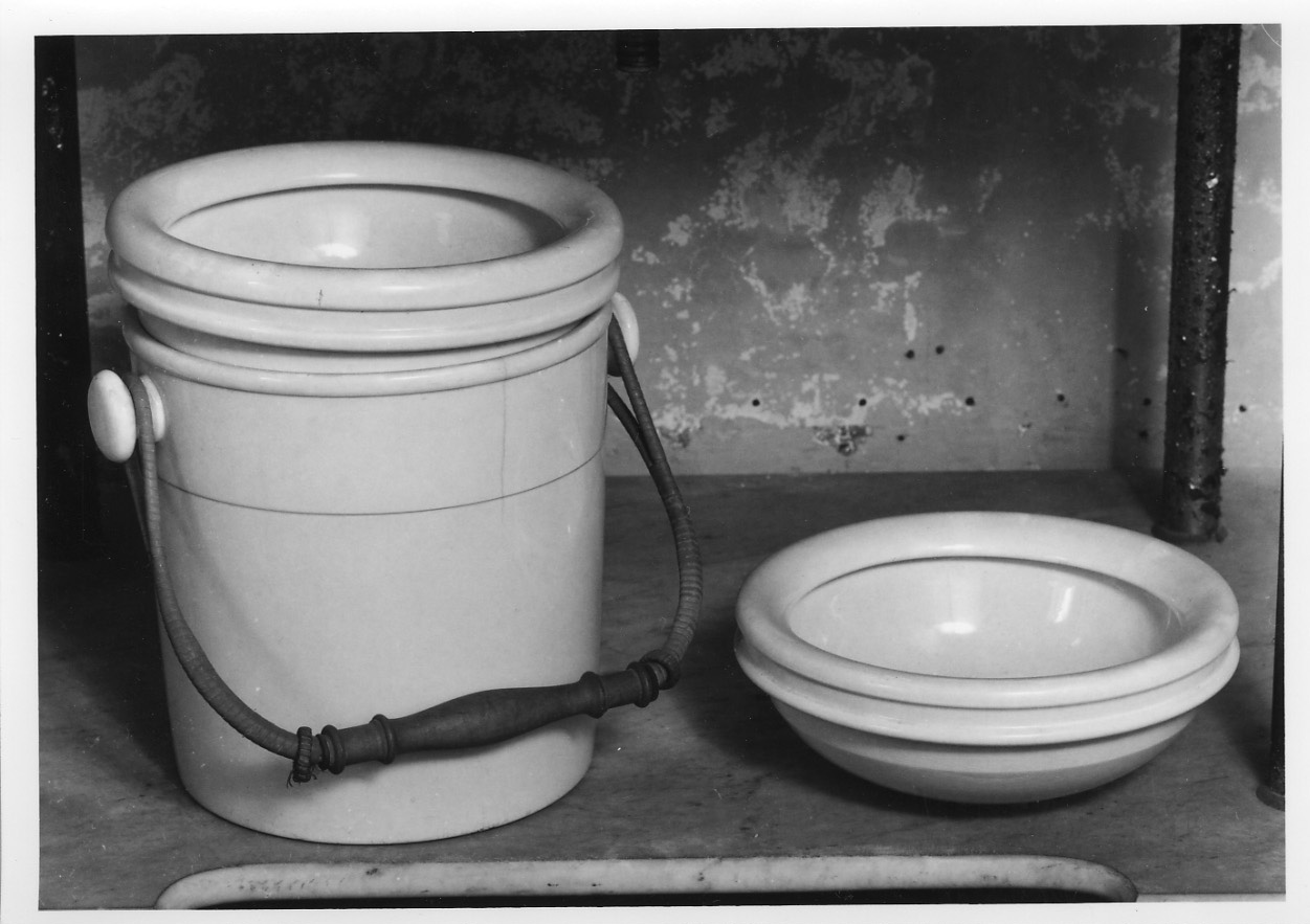 secchio, opera isolata di Villeroy & Boch Ditta (inizio sec. XX)