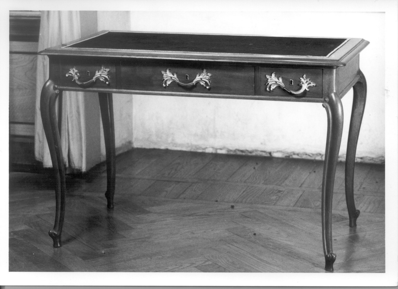 scrivania, opera isolata - ambito piemontese (primo quarto sec. XX)
