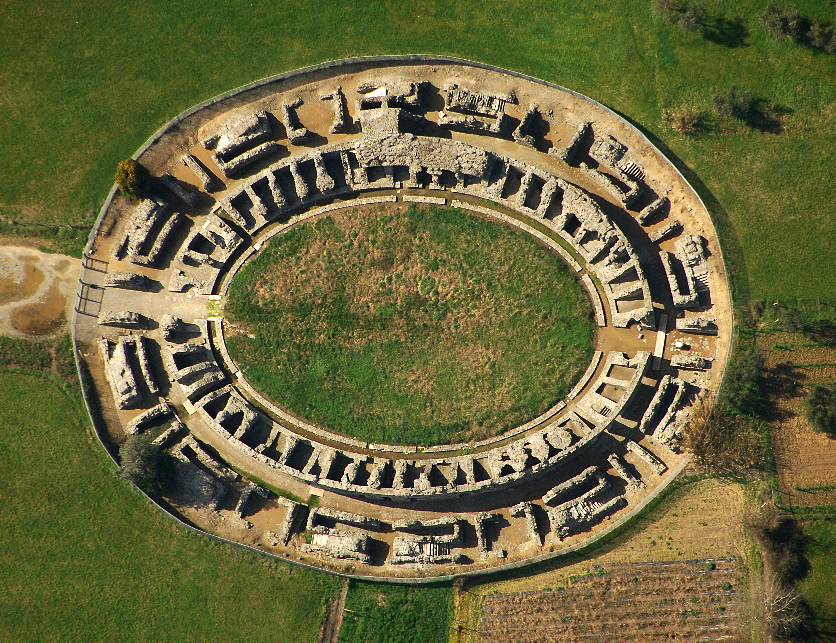 ANFITEATRO di Luni (anfiteatro) - Ortonovo (SP)  (II sec. d.C)