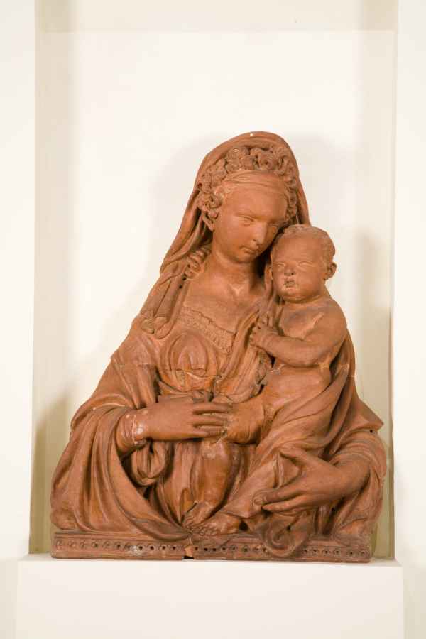 MADONNA CON BAMBINO (rilievo) di Bardi Donato detto Donatello (bottega) (primo quarto sec. XV)