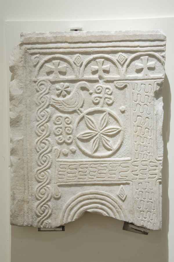 pluteo, frammento - ambito lucchese (prima metà sec. VIII)