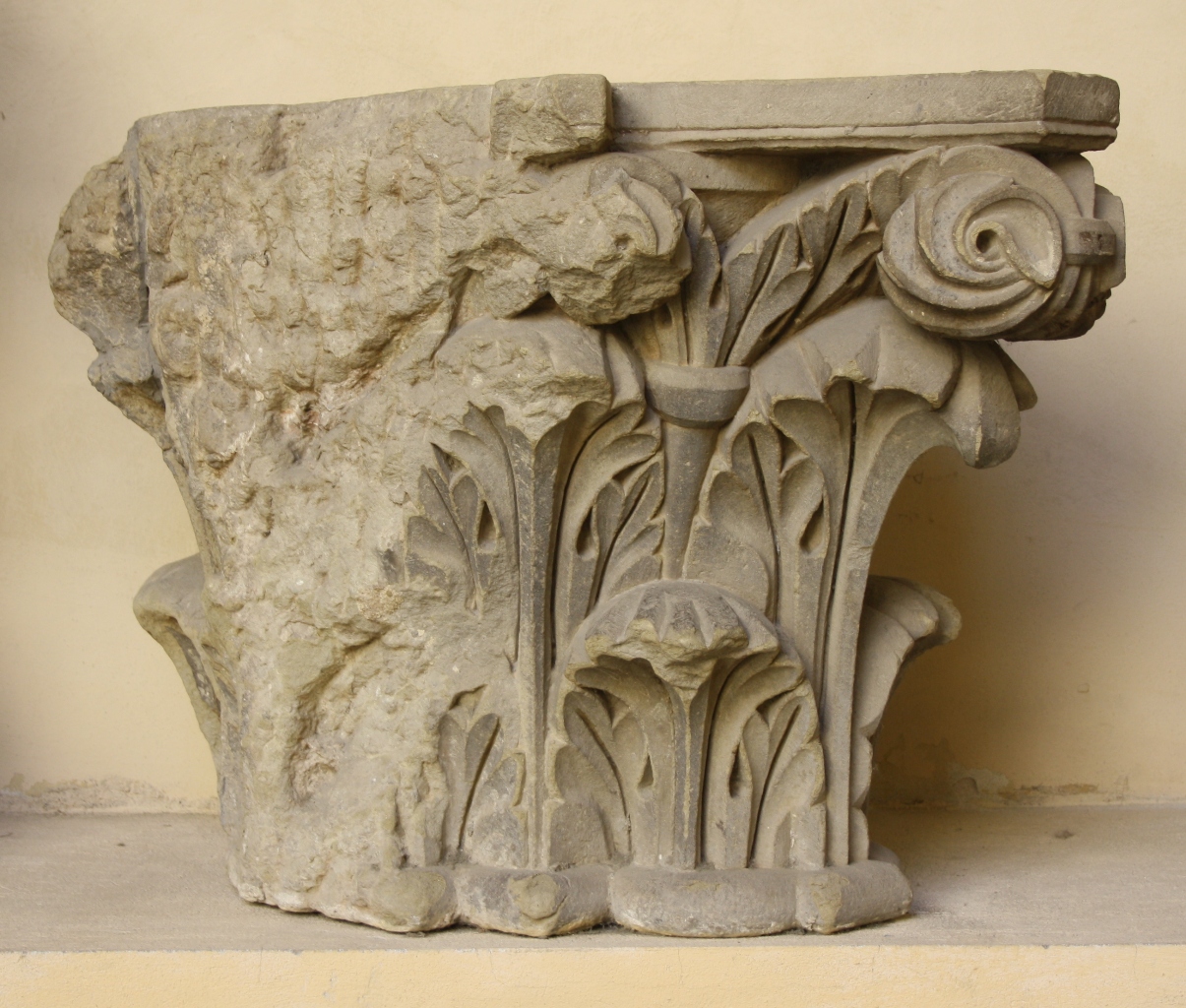 capitello - bottega Italia centrale (ultimo quarto sec. XIII)