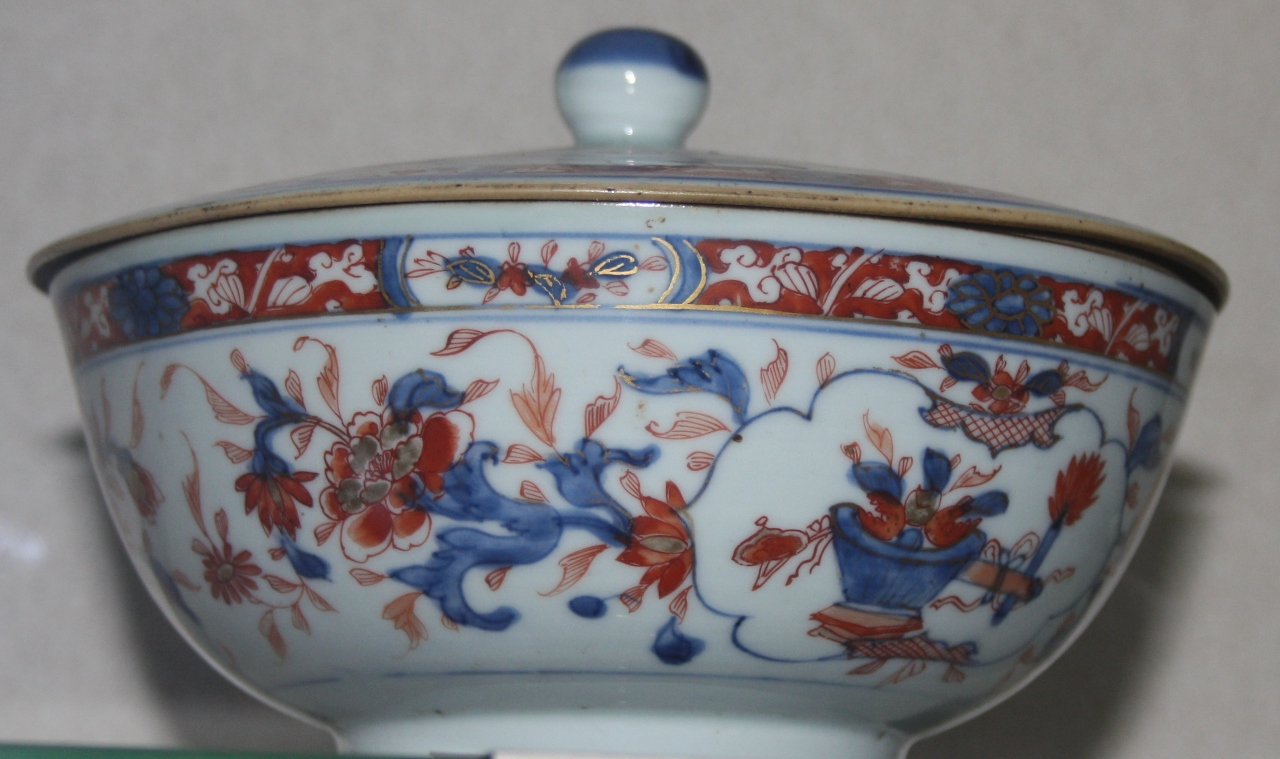 tazza con coperchio - manifattura giapponese (fine/ inizio secc. XVIII/XIX)