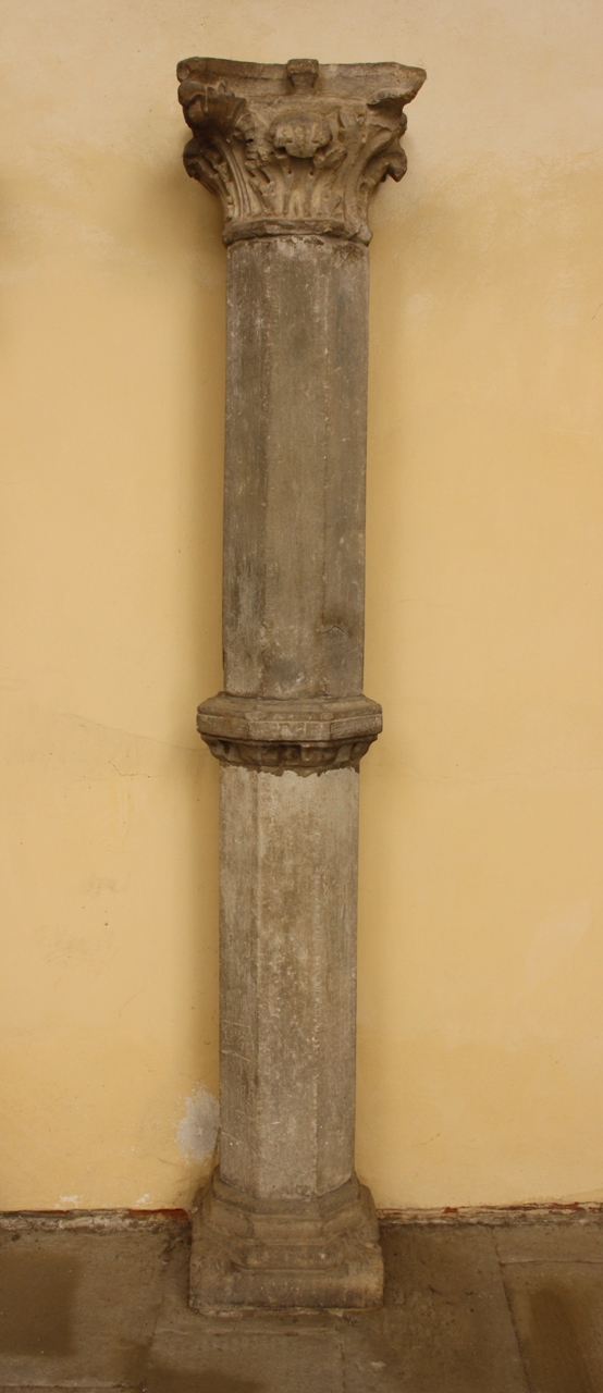 colonna, elemento d'insieme - bottega aretina (sec. XIII)