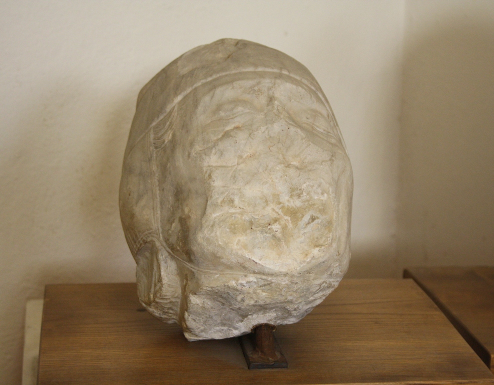 testa d'uomo (scultura, elemento d'insieme) - ambito senese (prima metà sec. XIV)