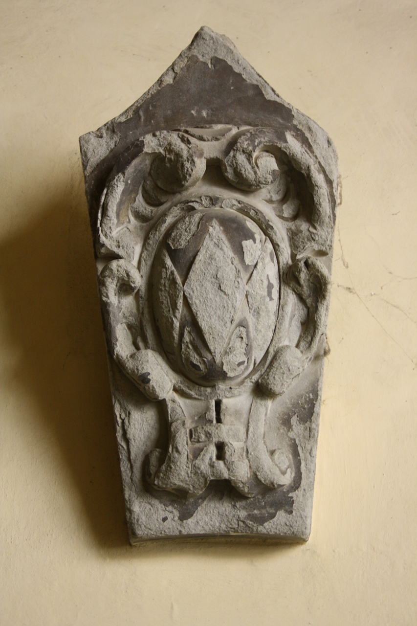 stemma gentilizio (scultura) - bottega aretina (sec. XVI)