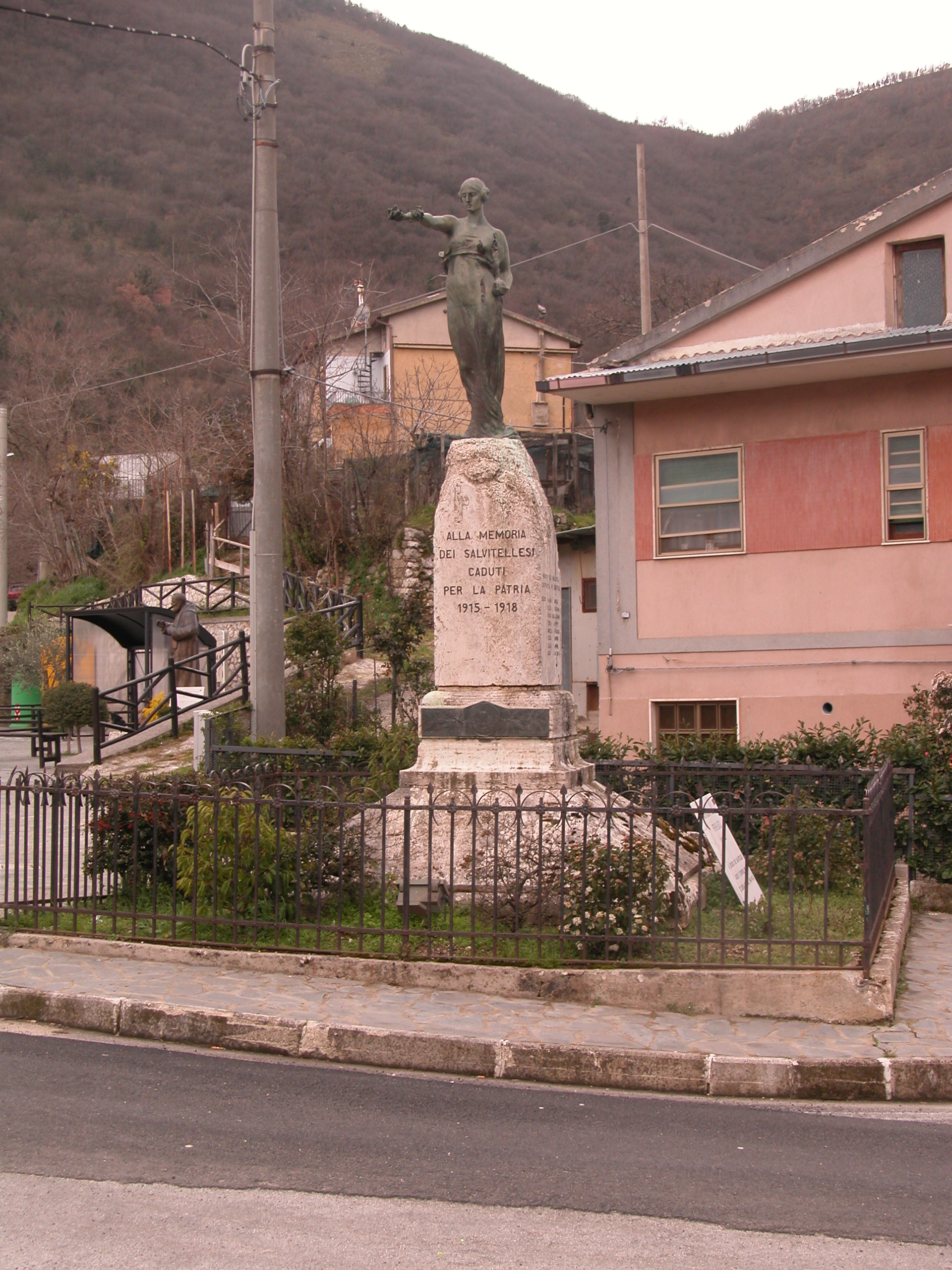 allegoria della Patria (monumento ai caduti - a cippo) di Tamagnini Torquato (sec. XX)