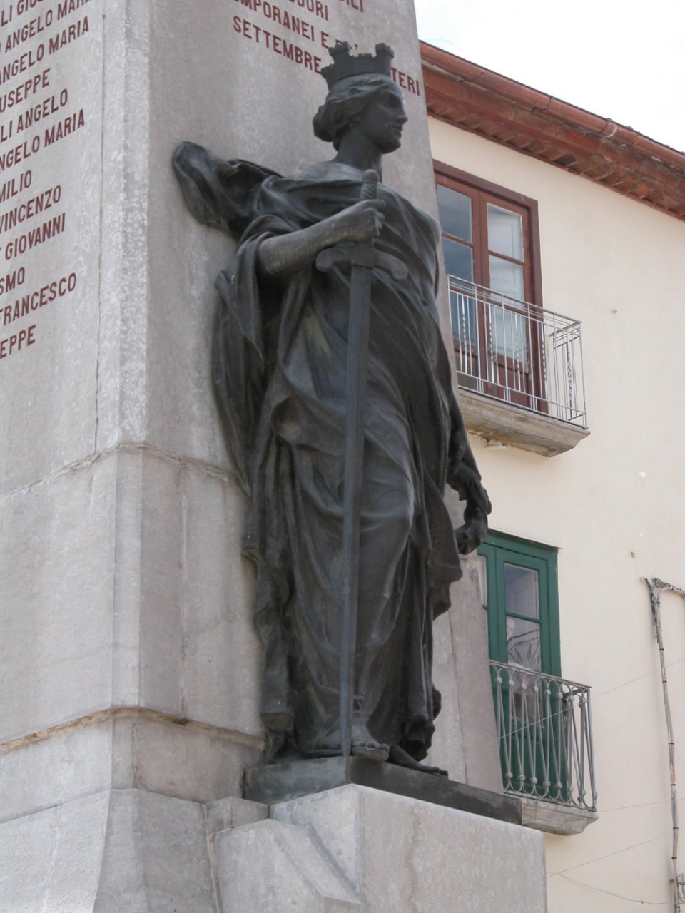 allegoria della Patria, allegoria della Vittoria come aquila (monumento ai caduti - a obelisco) di Chiaromonte Gaetano (sec. XX)