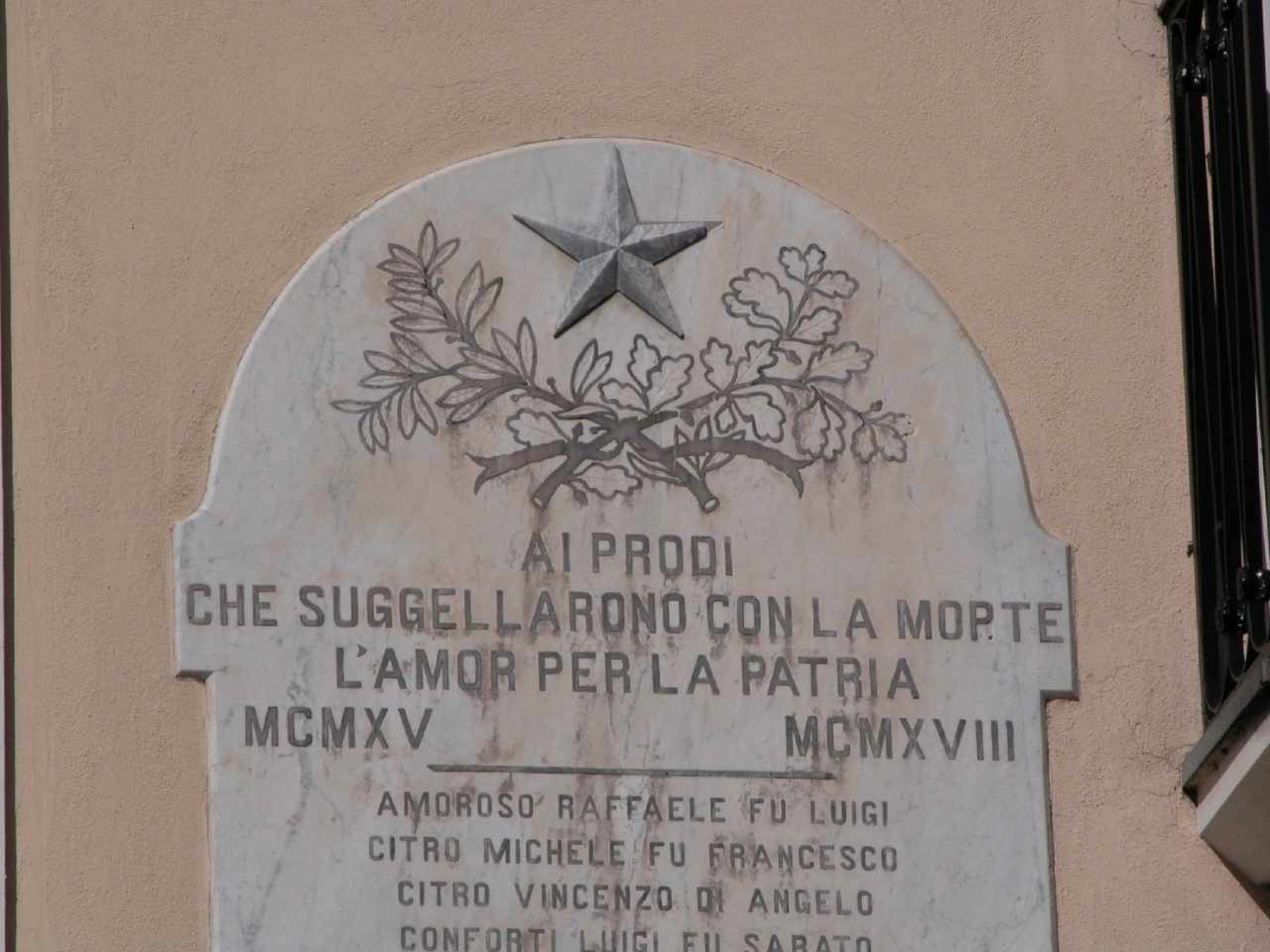 lapide commemorativa ai caduti - bottega Italia centrale (sec. XX)