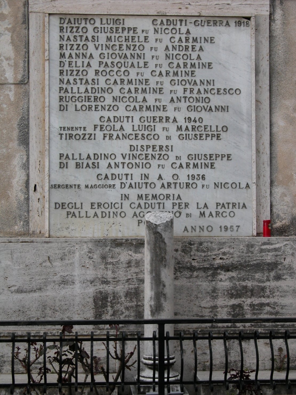 lapide commemorativa ai caduti - bottega Italia centro-meridionale (sec. XX)